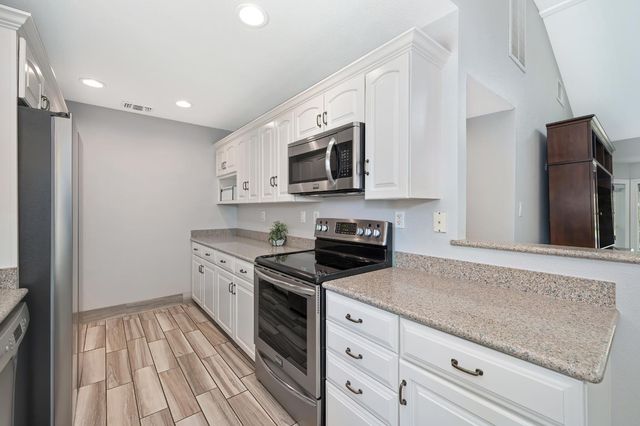 3903 Peach Dr, Loomis, CA 95650