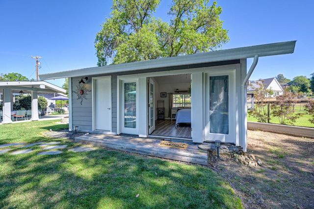 3903 Peach Dr, Loomis, CA 95650