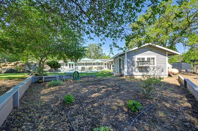 3903 Peach Dr, Loomis, CA 95650