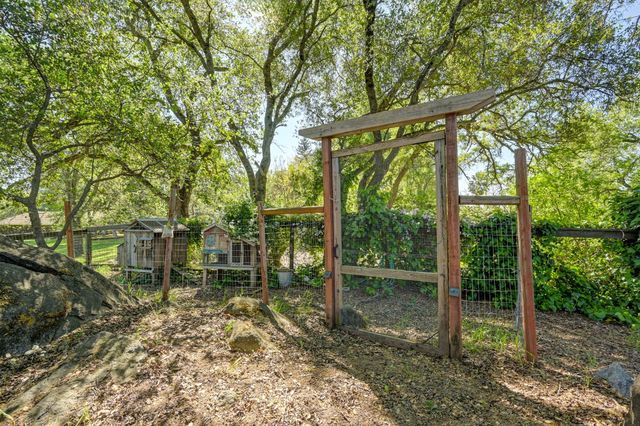 3903 Peach Dr, Loomis, CA 95650