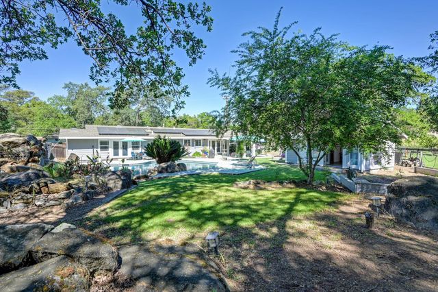 3903 Peach Dr, Loomis, CA 95650