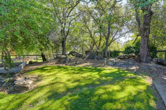 3903 Peach Dr, Loomis, CA 95650