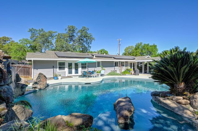 3903 Peach Dr, Loomis, CA 95650