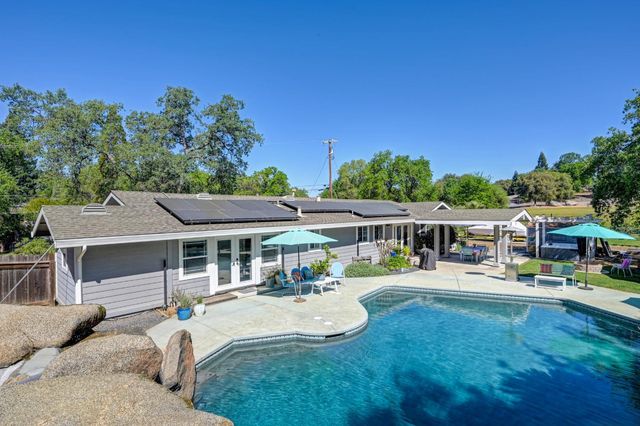 3903 Peach Dr, Loomis, CA 95650