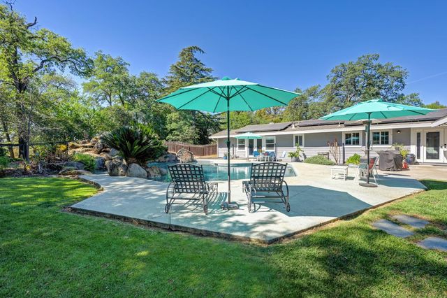 3903 Peach Dr, Loomis, CA 95650