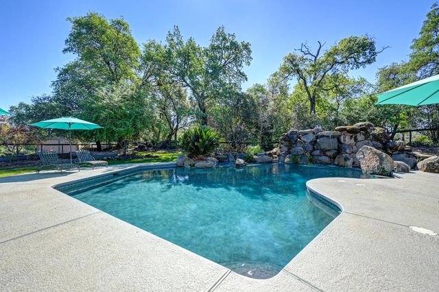 3903 Peach Dr, Loomis, CA 95650