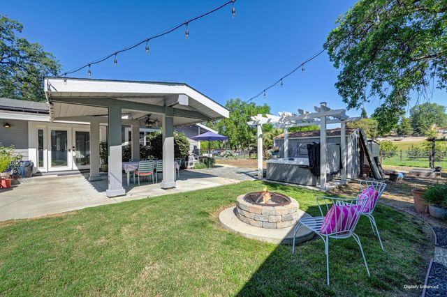 3903 Peach Dr, Loomis, CA 95650