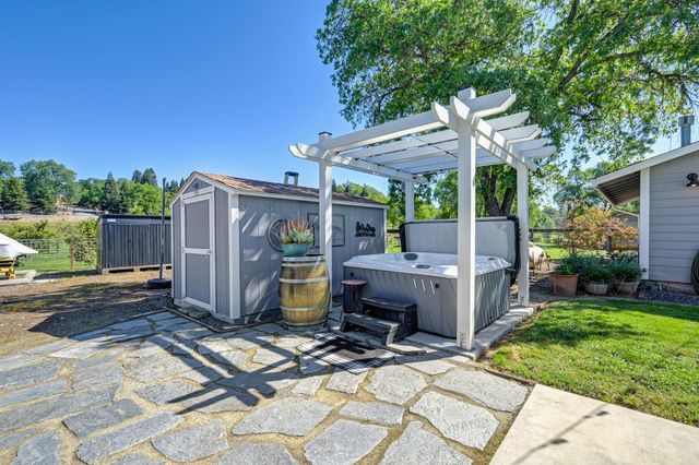 3903 Peach Dr, Loomis, CA 95650