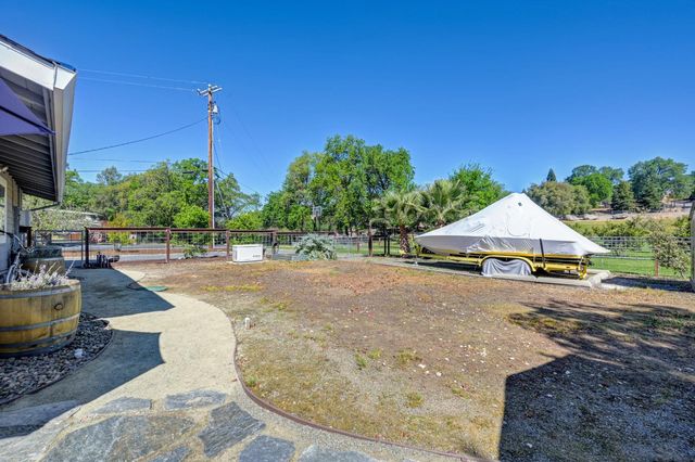 3903 Peach Dr, Loomis, CA 95650
