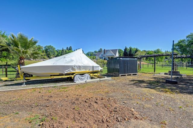 3903 Peach Dr, Loomis, CA 95650