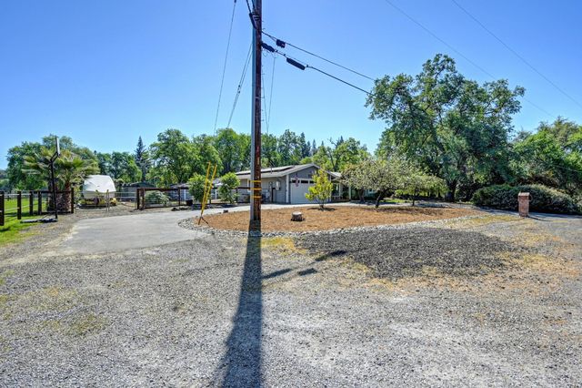 3903 Peach Dr, Loomis, CA 95650