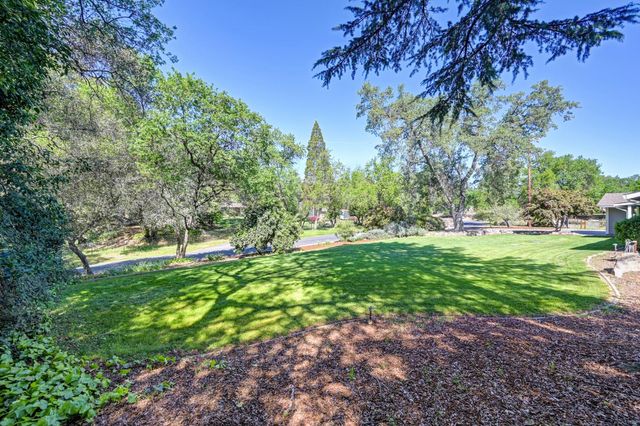 3903 Peach Dr, Loomis, CA 95650