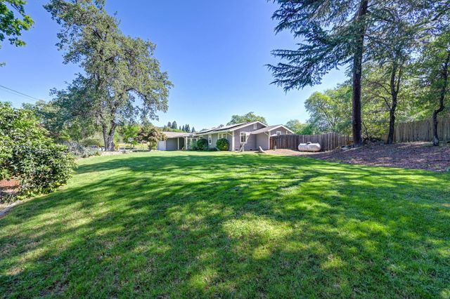 3903 Peach Dr, Loomis, CA 95650