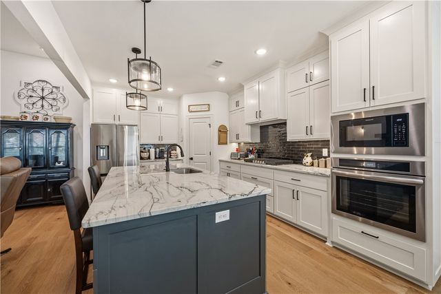 1110 Whistler Street, Bentonville, AR 72713