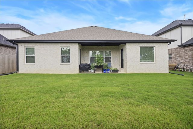 1110 Whistler Street, Bentonville, AR 72713