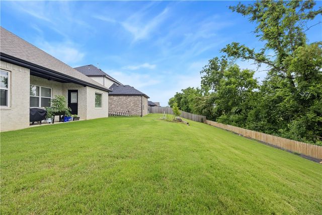 1110 Whistler Street, Bentonville, AR 72713