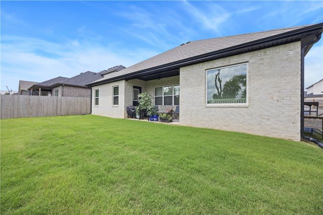 1110 Whistler Street, Bentonville, AR 72713