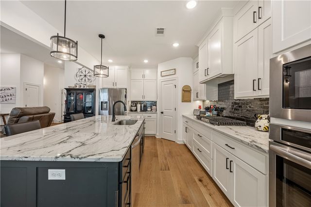 1110 Whistler Street, Bentonville, AR 72713