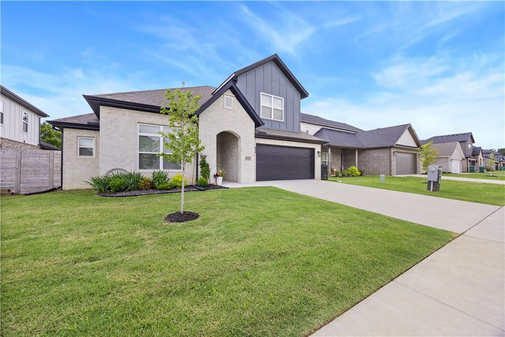 1110 Whistler Street, Bentonville, AR 72713