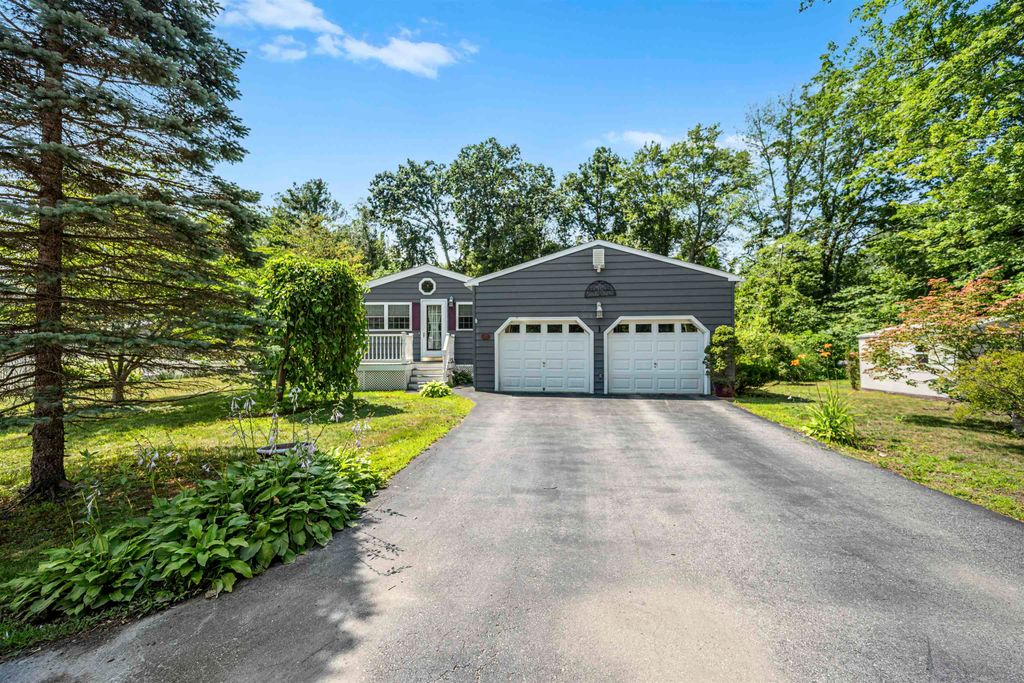 12 Autumn Circle, Plaistow, NH 03865