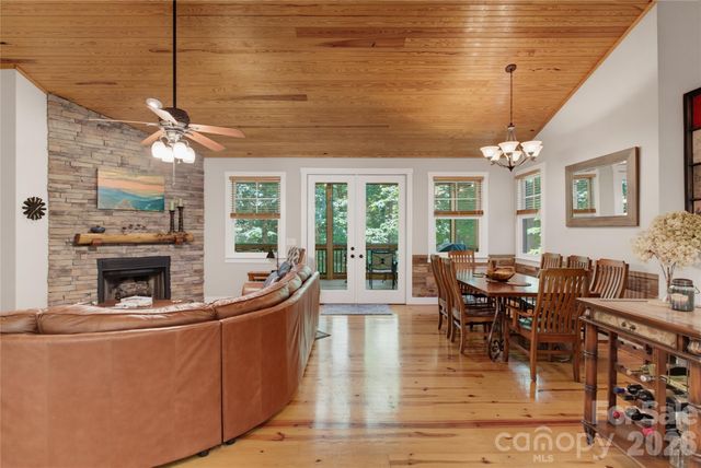 112 Boulder Creek Lane, Tuckasegee, NC 28783