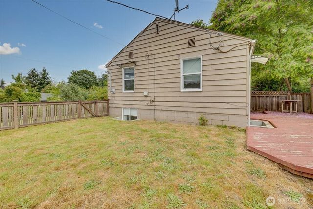 2905 E Olive Street, Seattle, WA 98122