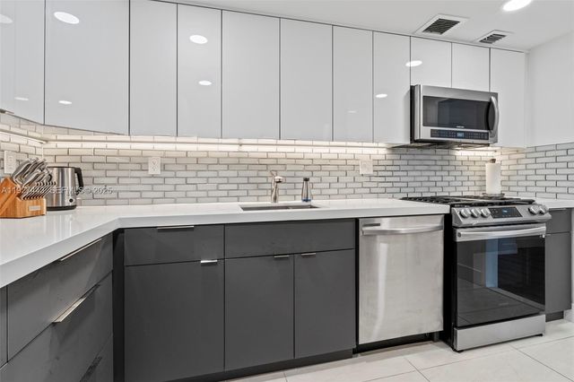 3140 S Ocean Dr 511, Hallandale Beach, FL 33009