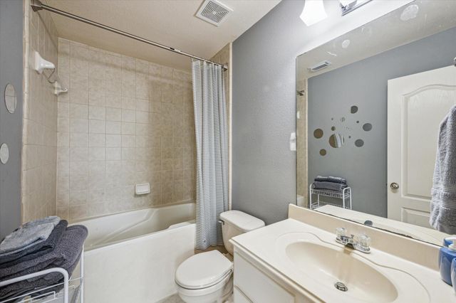 2403 Clippers Square, Nassau Bay, TX 77058