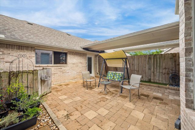 2403 Clippers Square, Nassau Bay, TX 77058