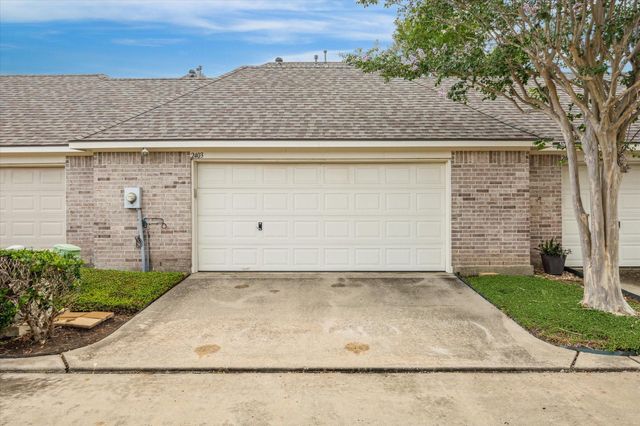 2403 Clippers Square, Nassau Bay, TX 77058