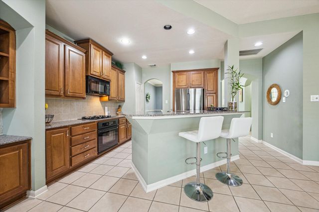 2403 Clippers Square, Nassau Bay, TX 77058