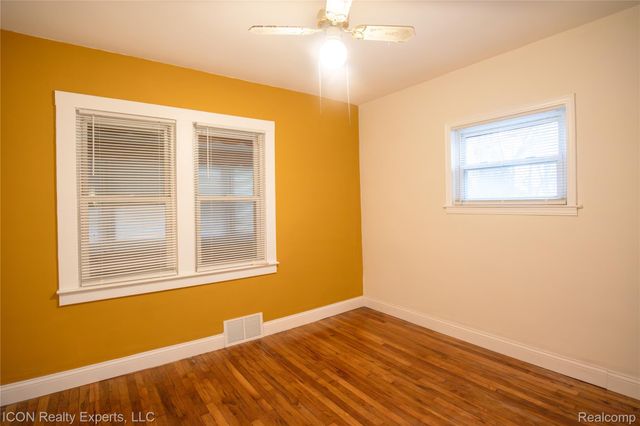 6838 Braun, Center Line, MI 48015