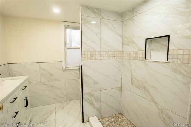 6838 Braun, Center Line, MI 48015