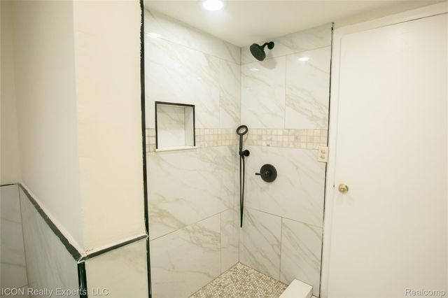 6838 Braun, Center Line, MI 48015