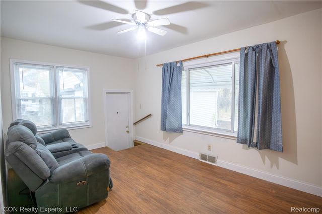 6838 Braun, Center Line, MI 48015