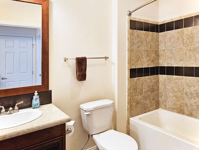 1521 Meadow View Lane, Grayslake, IL 60030