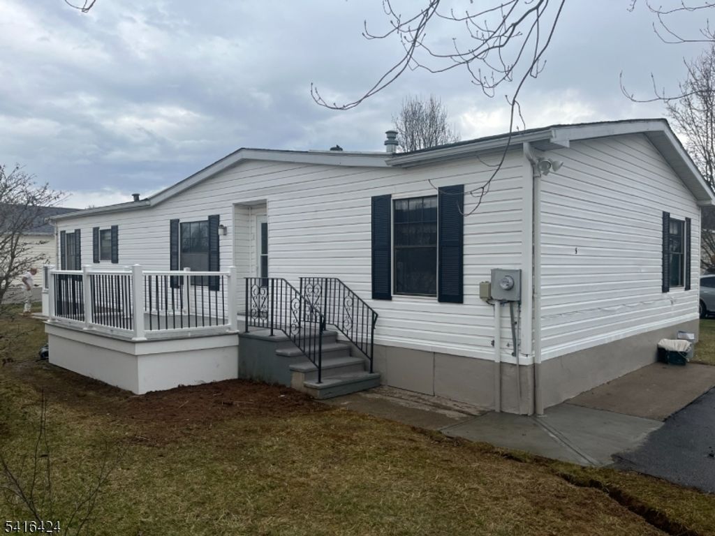 5 Caroline Drive, White Twp., NJ 07823