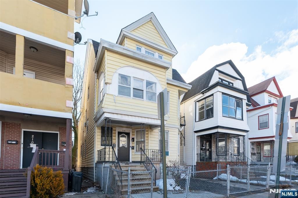 208 19th Street, East Orange, NJ 07017