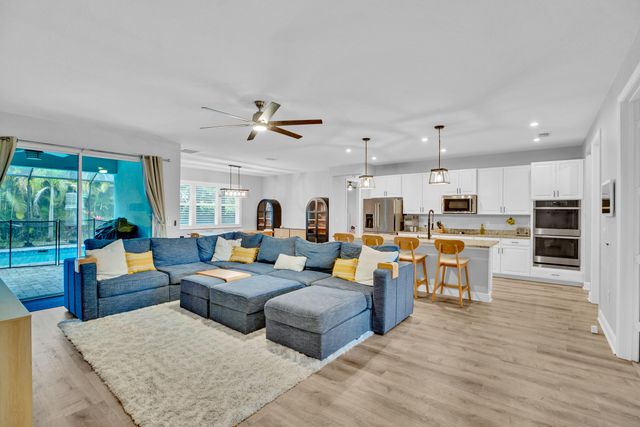 6213 Arcadia Square, Vero Beach, FL 32966