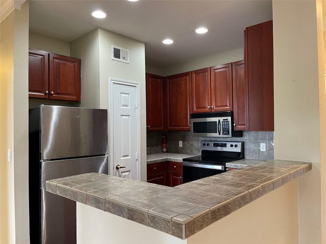 2400 Mccue Road 430, Houston, TX 77056