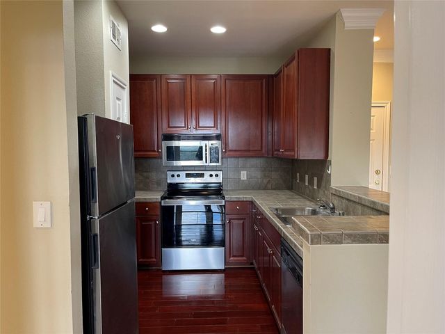 2400 Mccue Road 430, Houston, TX 77056