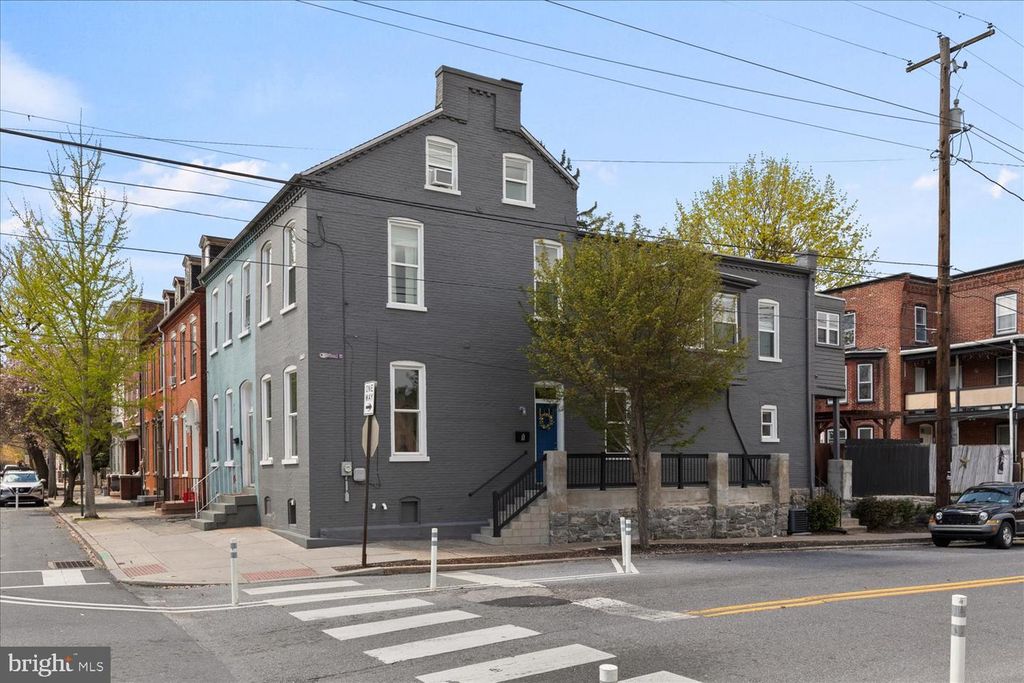 8 N MARSHALL ST, Lancaster, PA 17602