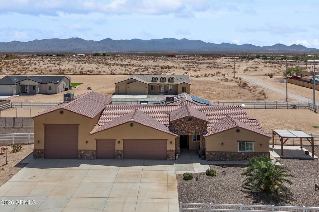 24039 W Cavedale Drive, Wittmann, AZ 85361 — exterior