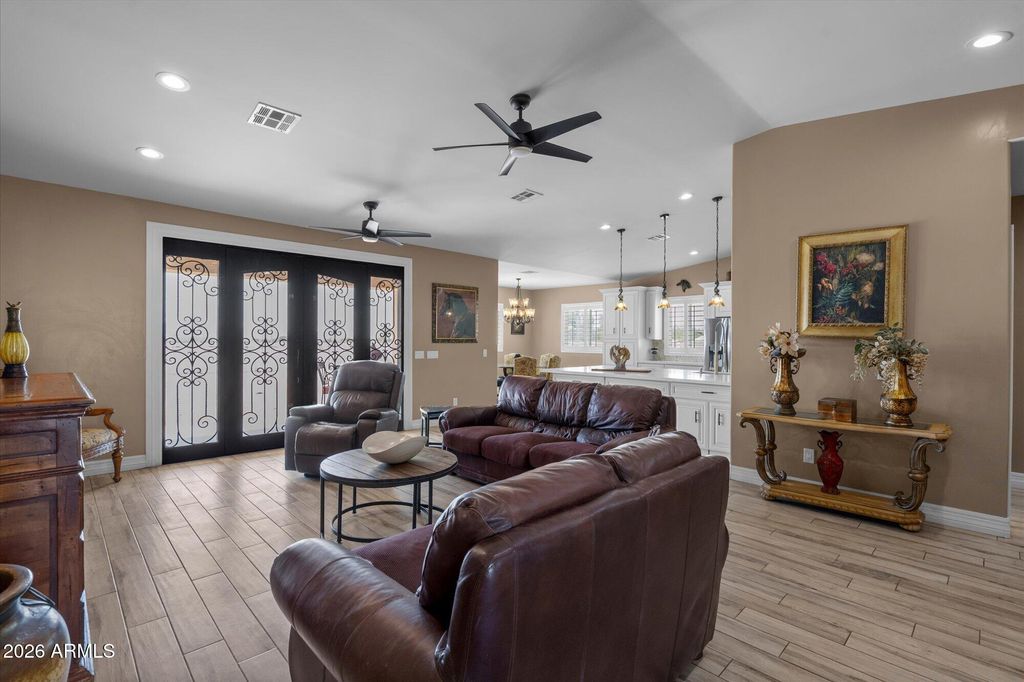 24039 W Cavedale Drive, Wittmann, AZ 85361 — photo 5