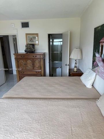 450 Golden Isles Dr 2G, Hallandale Beach, FL 33009