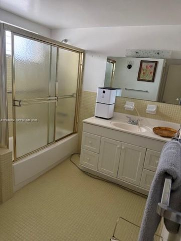 450 Golden Isles Dr 2G, Hallandale Beach, FL 33009