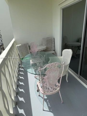 450 Golden Isles Dr 2G, Hallandale Beach, FL 33009