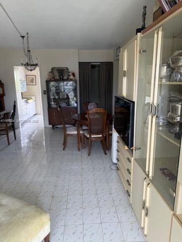 450 Golden Isles Dr 2G, Hallandale Beach, FL 33009