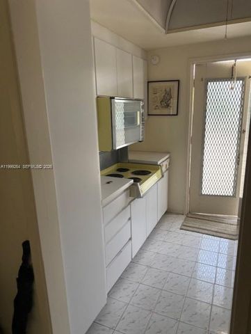 450 Golden Isles Dr 2G, Hallandale Beach, FL 33009