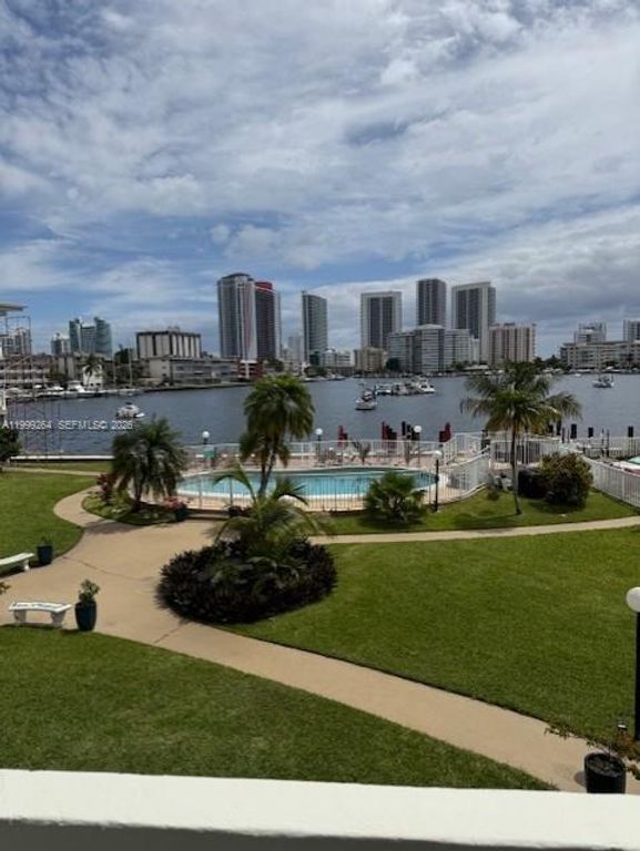 450 Golden Isles Dr 2G, Hallandale Beach, FL 33009